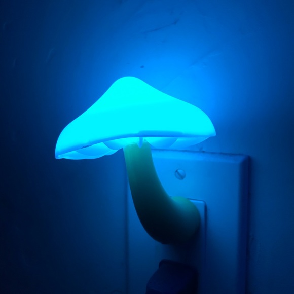 Rainbow mushroom night light plug in rave dance trippy psychedelic shroom party - Picture 11 of 11